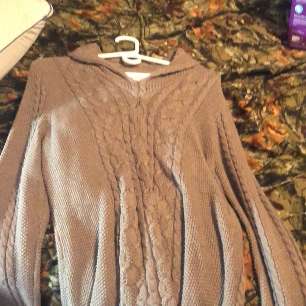 Sweater tan never worn
